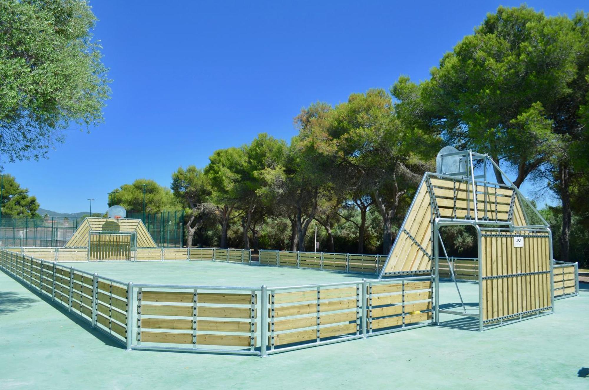 Holacamp Sitges Fun Hotel Bagian luar foto